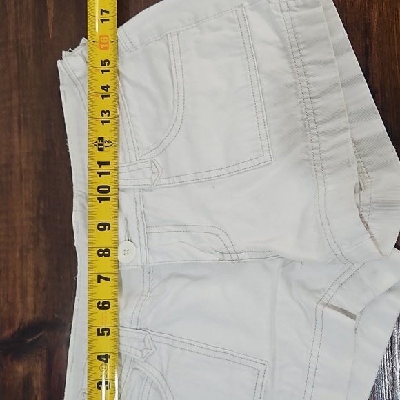 Hydraulic Women's Cream Cargo Shorts - Picture 3 of 5